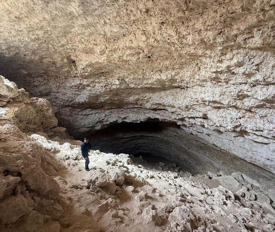 Doha: Guided Al Misfir Cave Tour - Desert views and rock formations