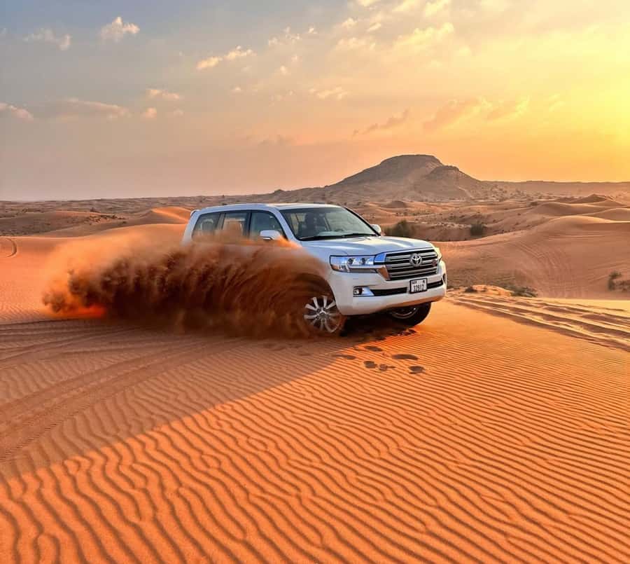 Doha: Inland Sea Desert Safari with Sunset & Sunrise Views - Reaching the Inland Sea beach