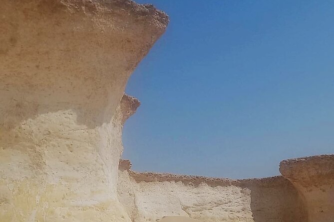 Doha: West Coast Tour , Richard Serra Sculpture, Zekreet - Finding the umbrella-shaped rock and Zekreet’s open scenery