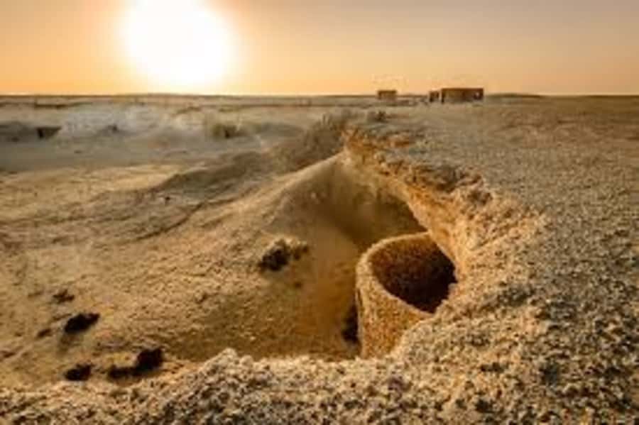 Explore Zekreet: Richard Serra Art & Mushroom Rock Wonders - Walking the East-West/West-East sculpture