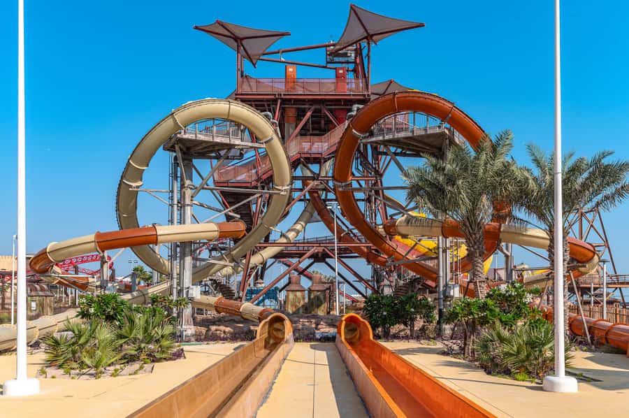 Lusail: Meryal Waterpark Entry Ticket - Food outlets and the entertainment cave