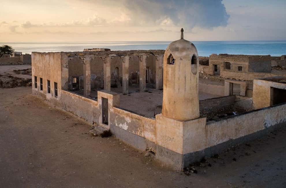 North Qatar: Zubara Fort, Jumail Village, Thakhira Mangroves - Al Khor harbor and the working coast