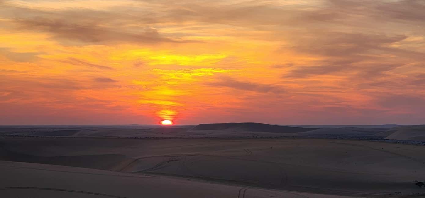Sunrise or Sunset desert Safari with Sandboarding in Qatar - Dune bashing in a 4x4